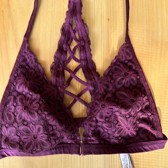 Victoria’s Secret bralette XS FREE with another purchase - Picture 1 of 6